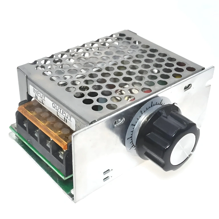Billede af 4000W spændingsvariator set forfra