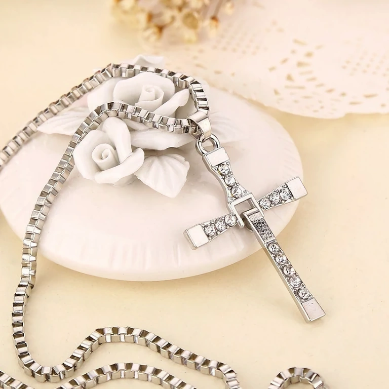 Auto & urban tilbehør – kors med syntetiske sten