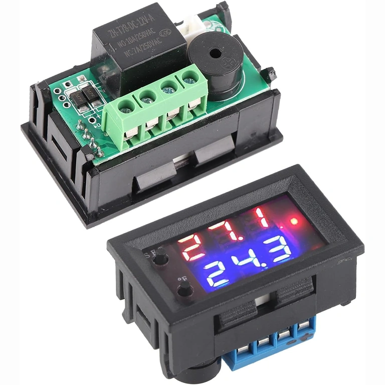 For- og bagside af digital termostat med display og tilslutninger