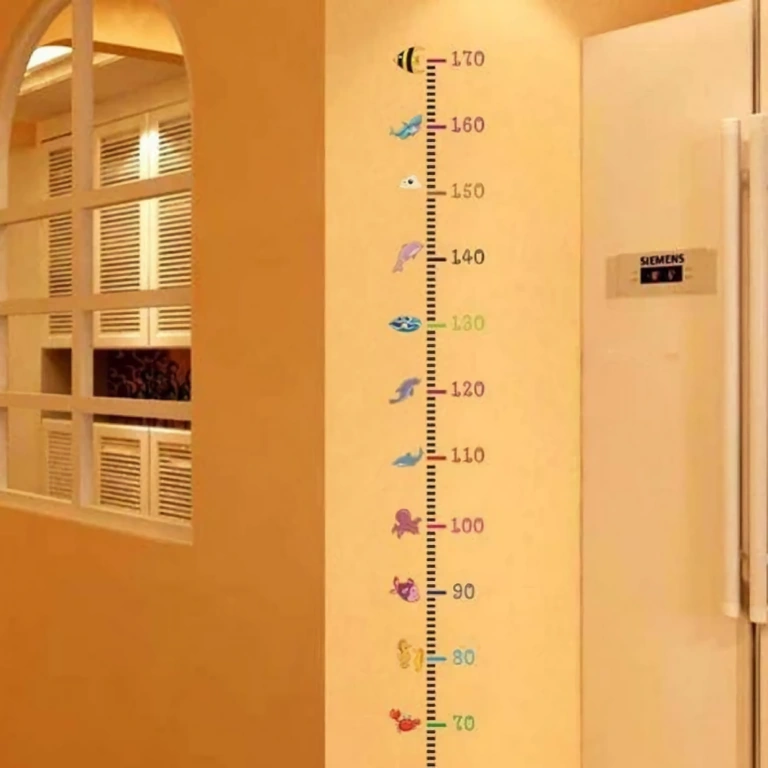 Væg-højderegler til børneværelse Farverigt væg-højde målepanel – perfekt til børneværelse