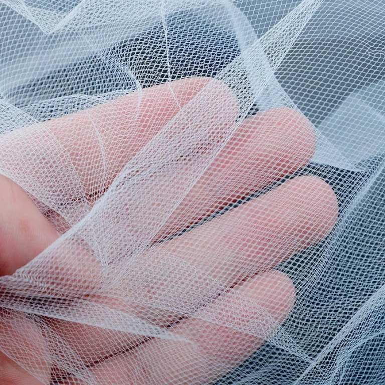 Brudehårtilbehør med voile Hvid veil fastgjort i kam, ideel til løse frisurer eller opsætninger