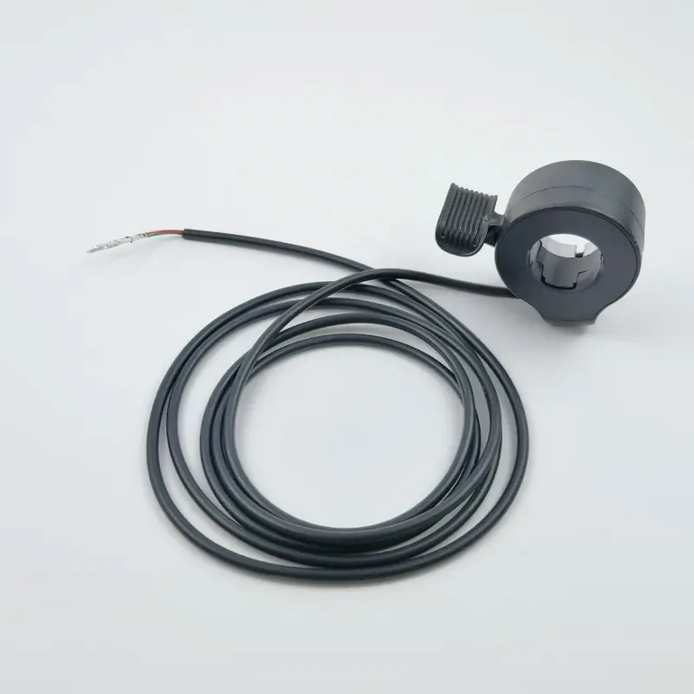 Universal stik til elektrisk cykel-gashåndtag Detalje af ledninger: rød 5V, sort GND, grøn signal