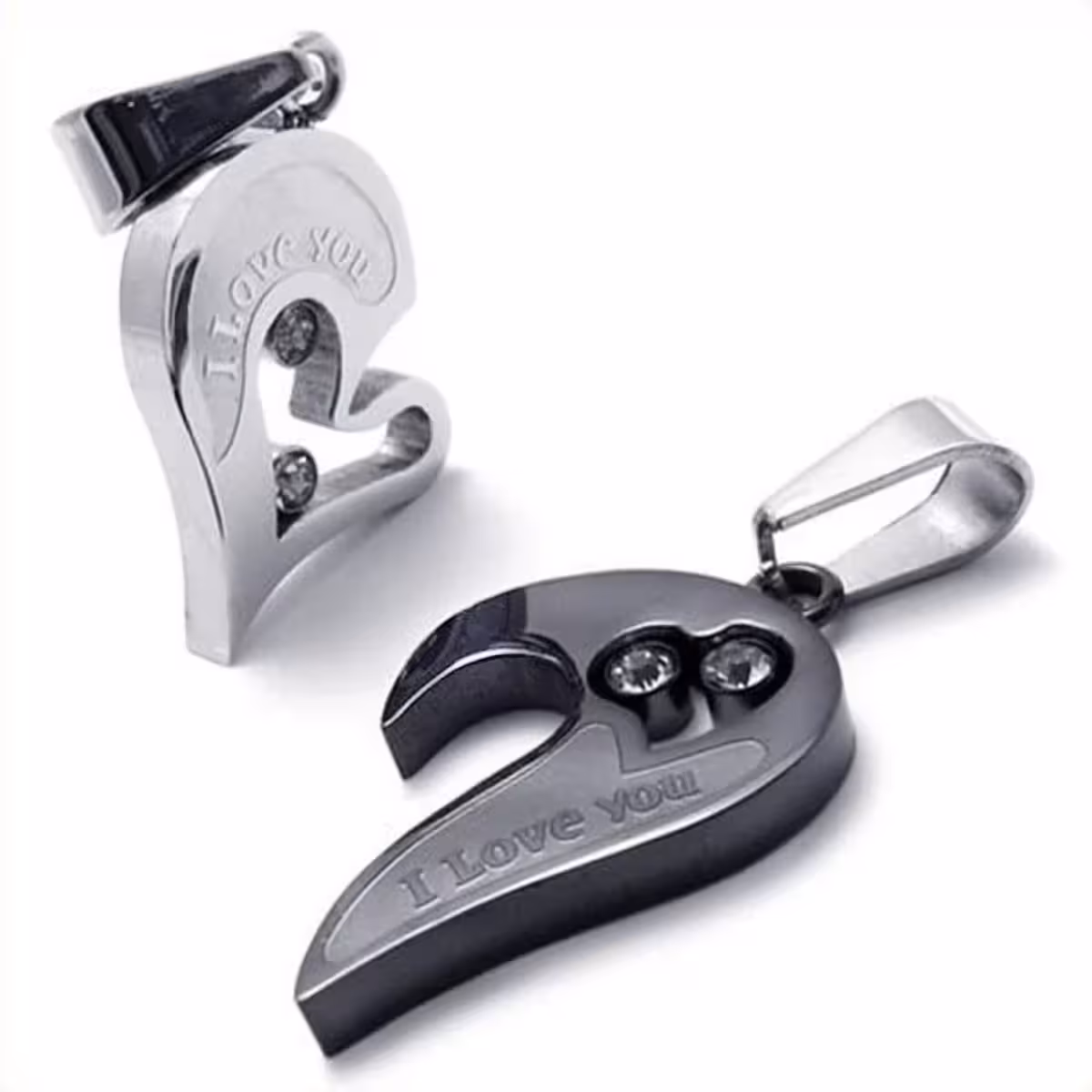 To hjertevedhæng til forelskede par