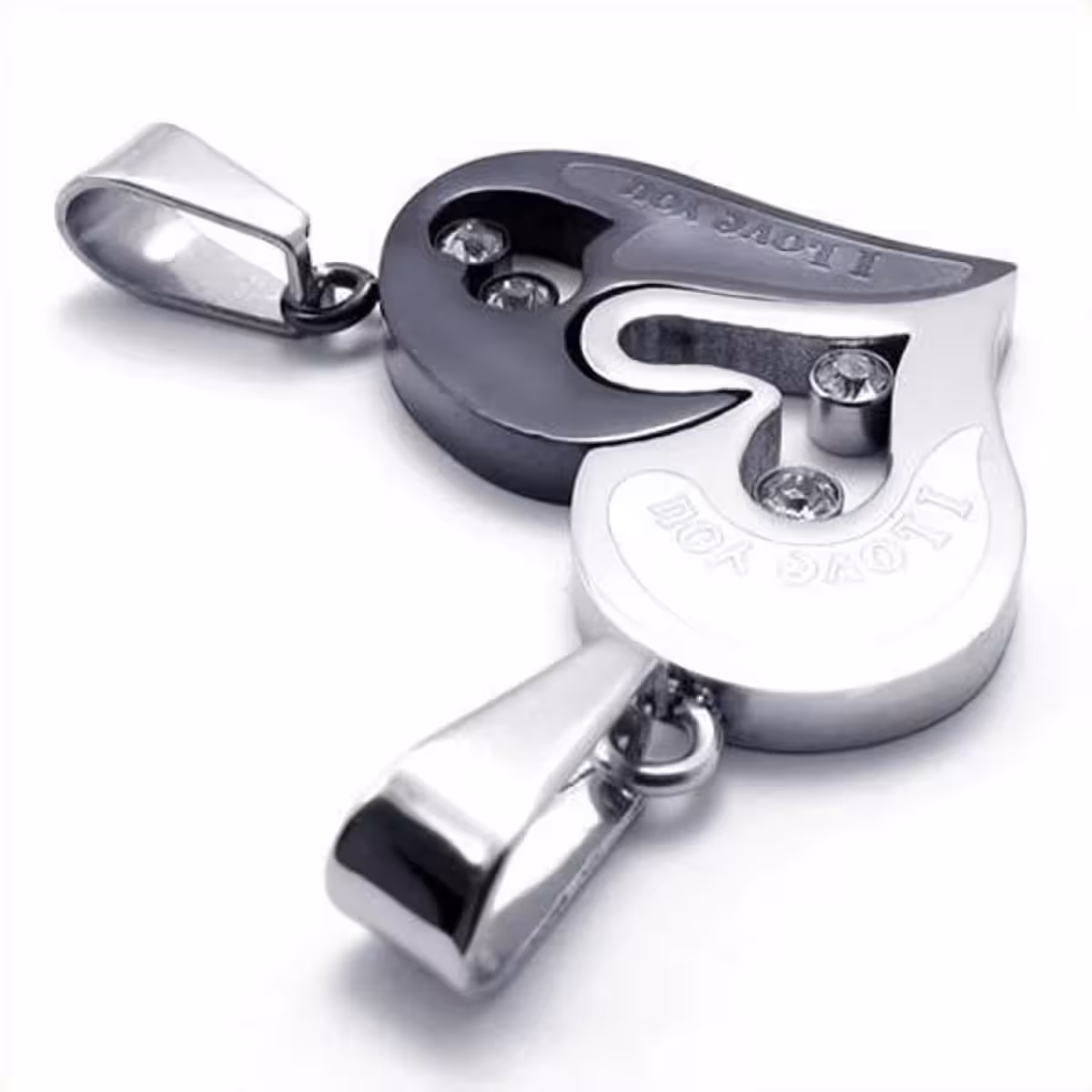 Hjertevedhæng i sølv- og sort farve til par