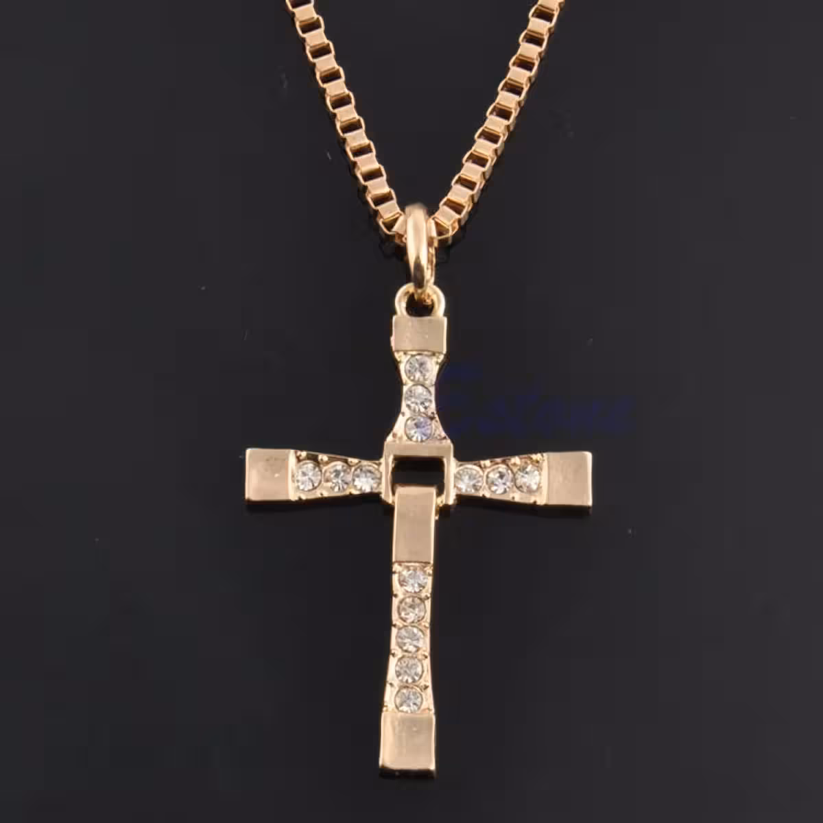 Guld kæde med kryds vedhæng fra Fast and Furious