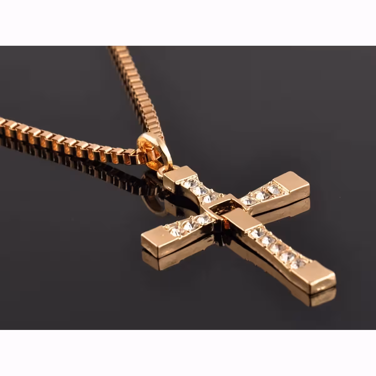 Guld kryds vedhæng med syntetiske Swarovski-sten