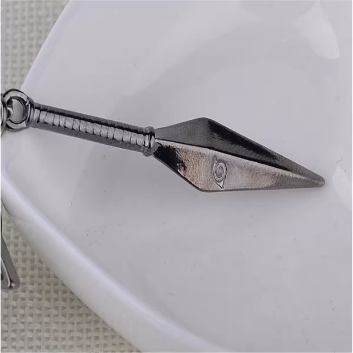 Metal Kunai vedhæng med læderkæde