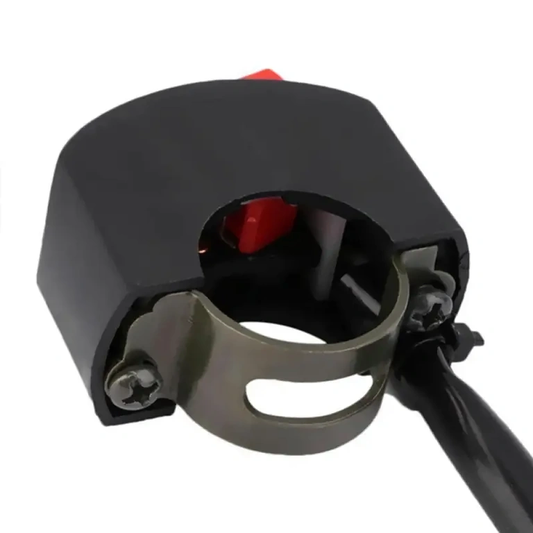 ON/OFF kontakt til ATV-styr ON/OFF-knap til lys og tilbehør på ATV