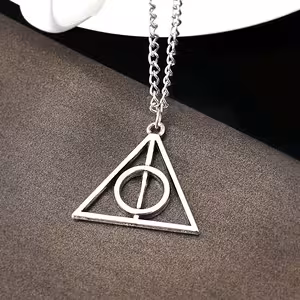 Harry Potter Deathly Hallows Triangel Sølv Vedhæng – Magisk Smykke