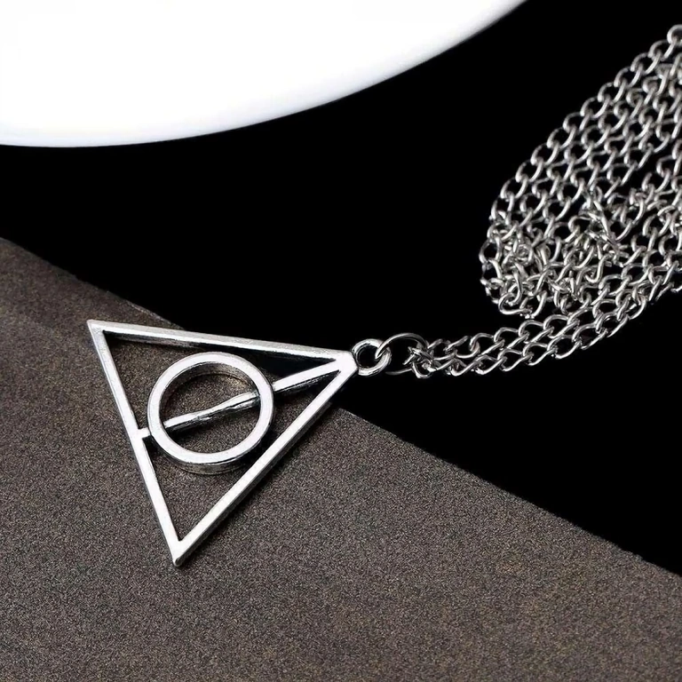 Sølvhalskæde med magisk symbol – Harry Potter Kæde med magisk trekant inspireret af Deathly Hallows symbol