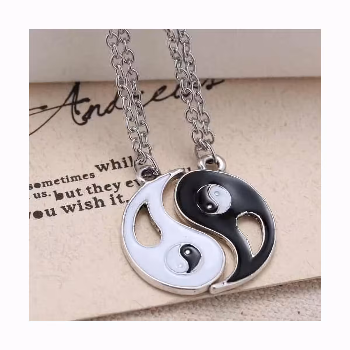 Sæt Yin og Yang halskæder – hver partner bærer en halvdel