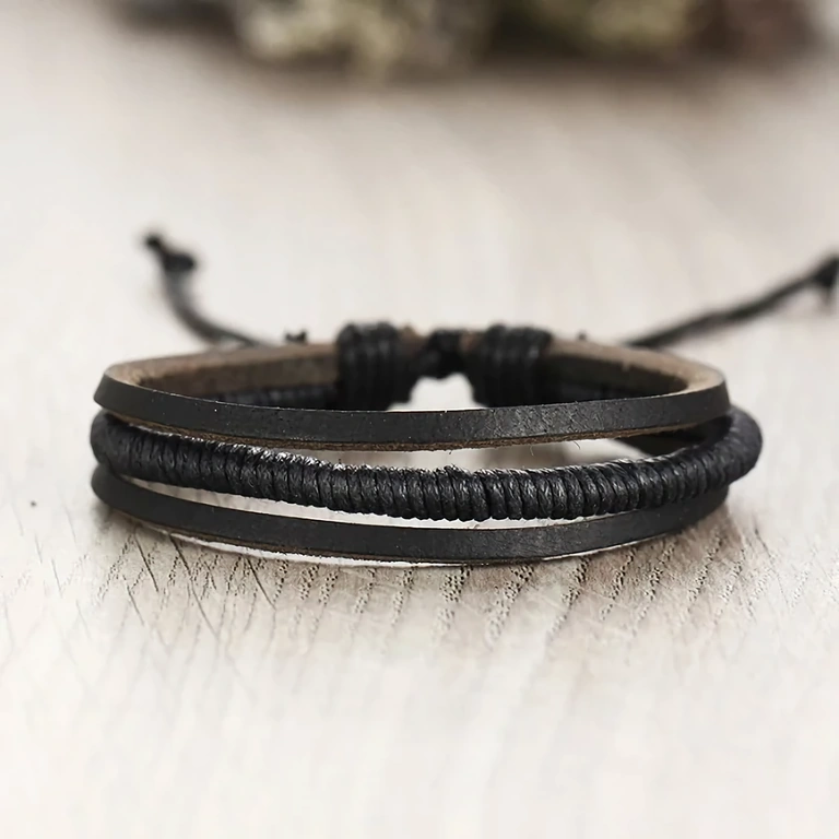 Armbånd med metaldekoration – casual stil til mænd