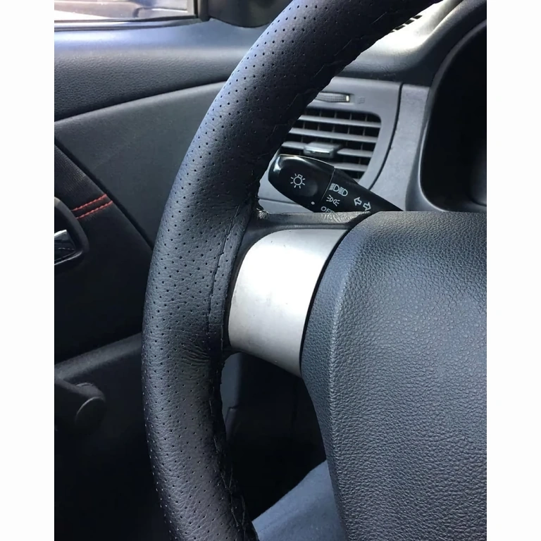 Premium ratcover, perforeret læder, sporty design