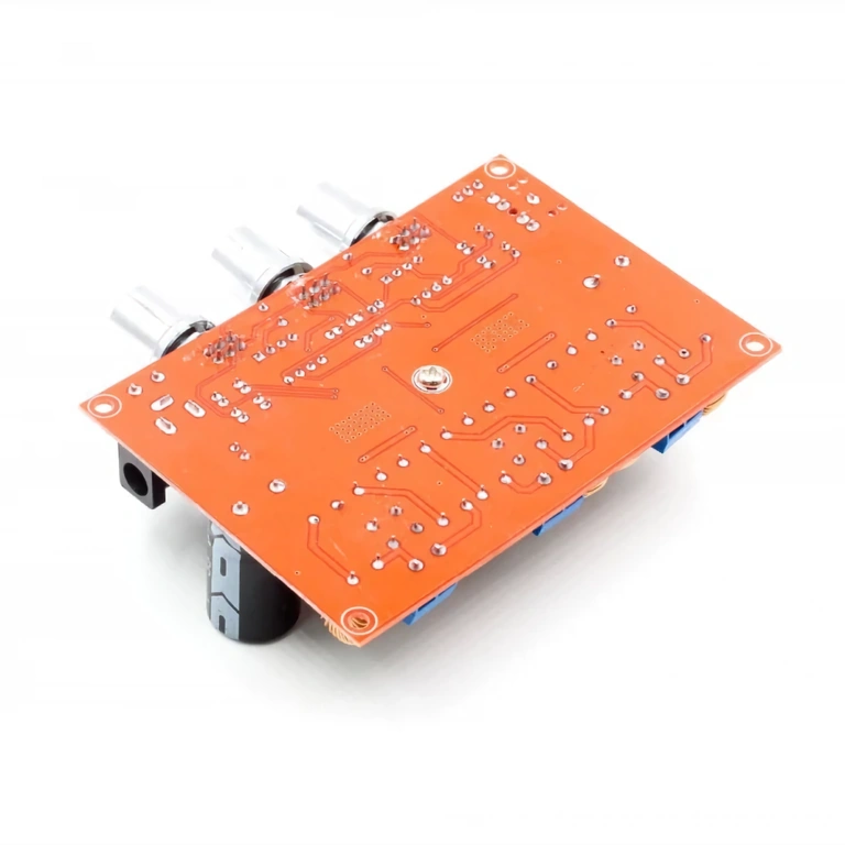 Billede af bagsiden af XH-M139 modul, inkl. stik og spor