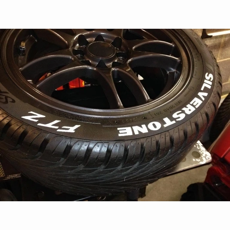 Permanent hvid marker med hurtig tørring til tydelig skrift