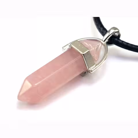 Halskæde med Naturlig Rosa Kvarts Vedhæng – Krystalsmykke til Rensning og Energi
