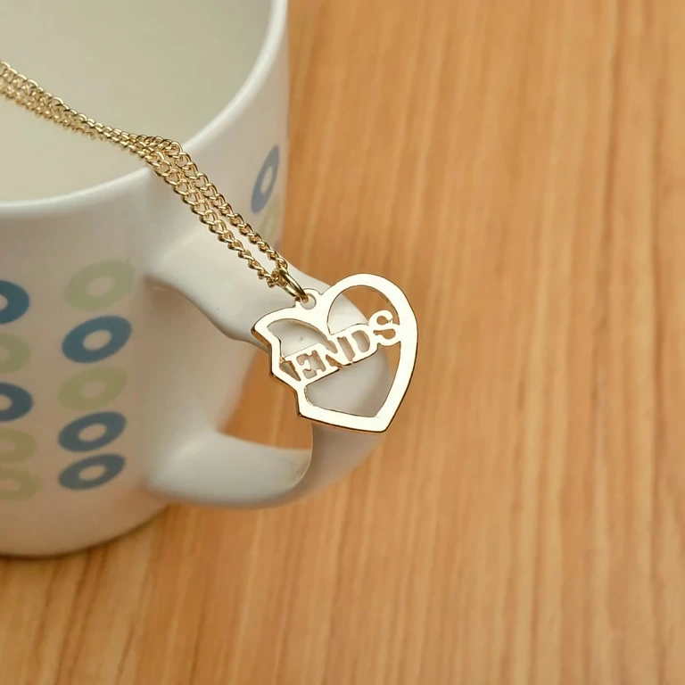 Tre gyldne kæder til bedste venner – hjertevedhæng