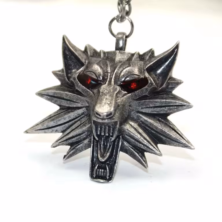 The Witcher Wild Hunt Vedhæng Halskæde – Antik Sølv Medaljon med Sorte eller Røde Øjne