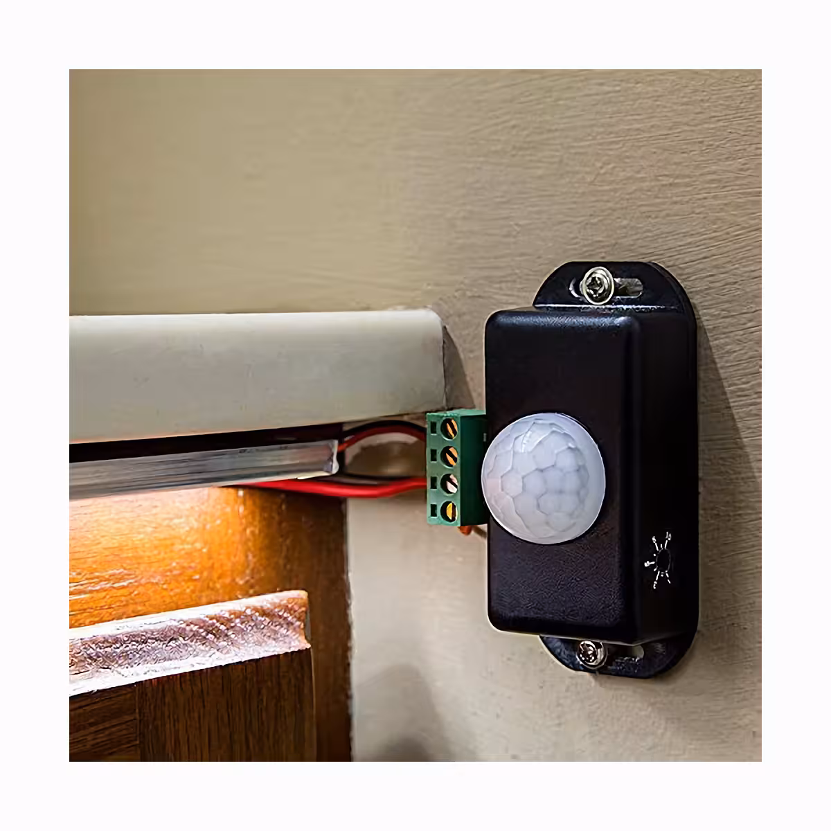 PIR-sensor aktiveret ved bevægelse, 12–24V, maks. 6A