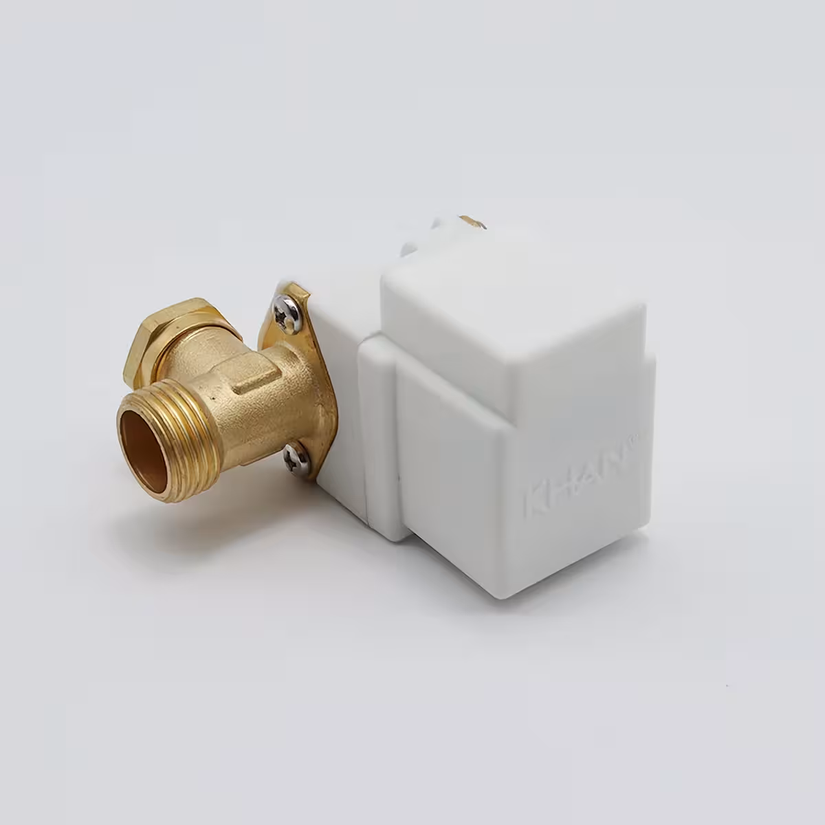 Normalt lukket 12V ventil i messing, med let rengøringsbart filter, til lavviskøse væsker