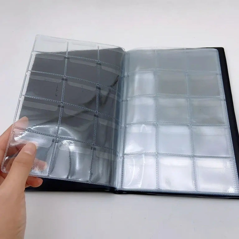 Album med ruder og klapper til sikker fastgørelse af mønter