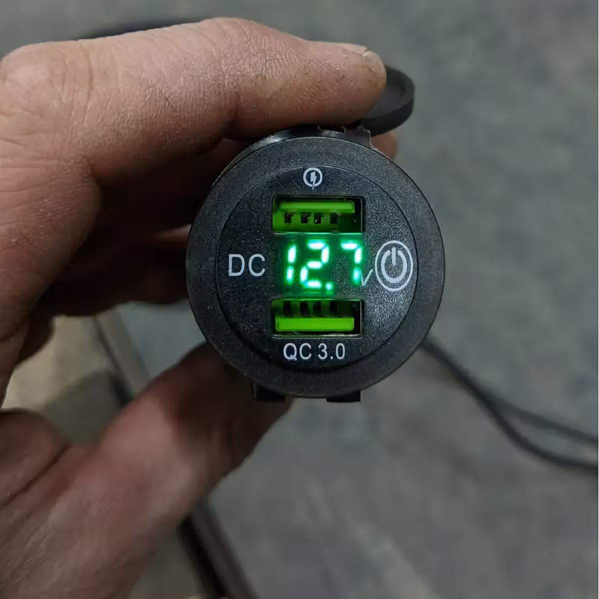 USB-oplader med to porte til styr på motorcykel og cykel