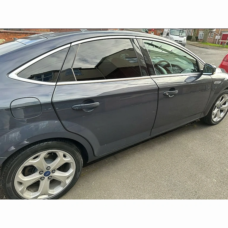 Gummiliste til beskyttelse af bilsider