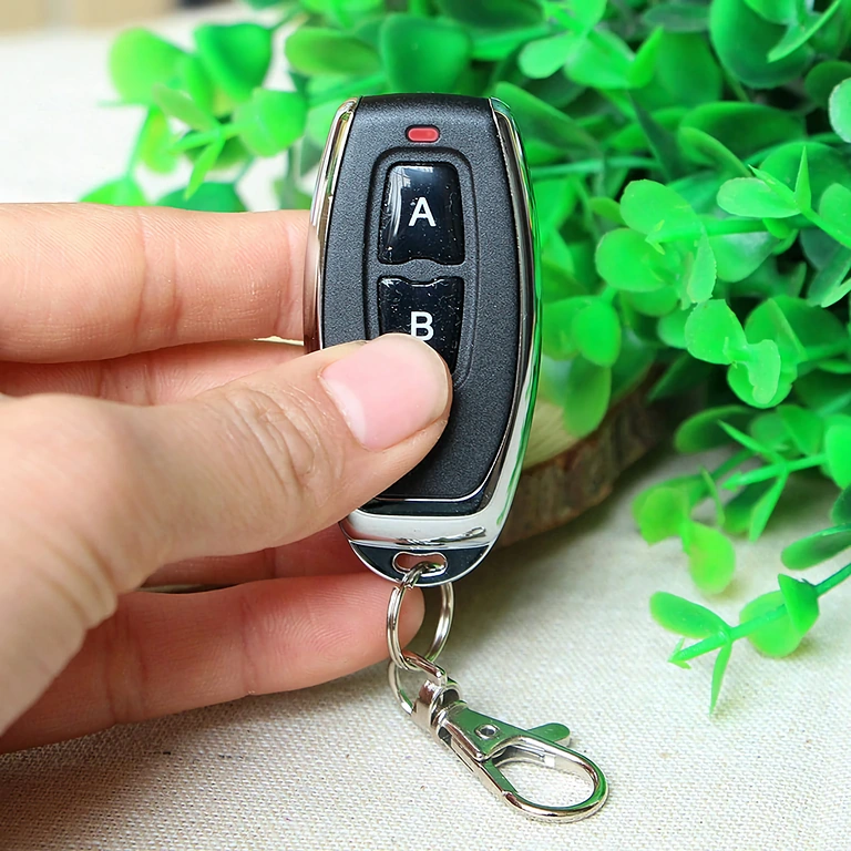 Kompakt model med 2 knapper, fungerer på 433MHz, læringskode 1527