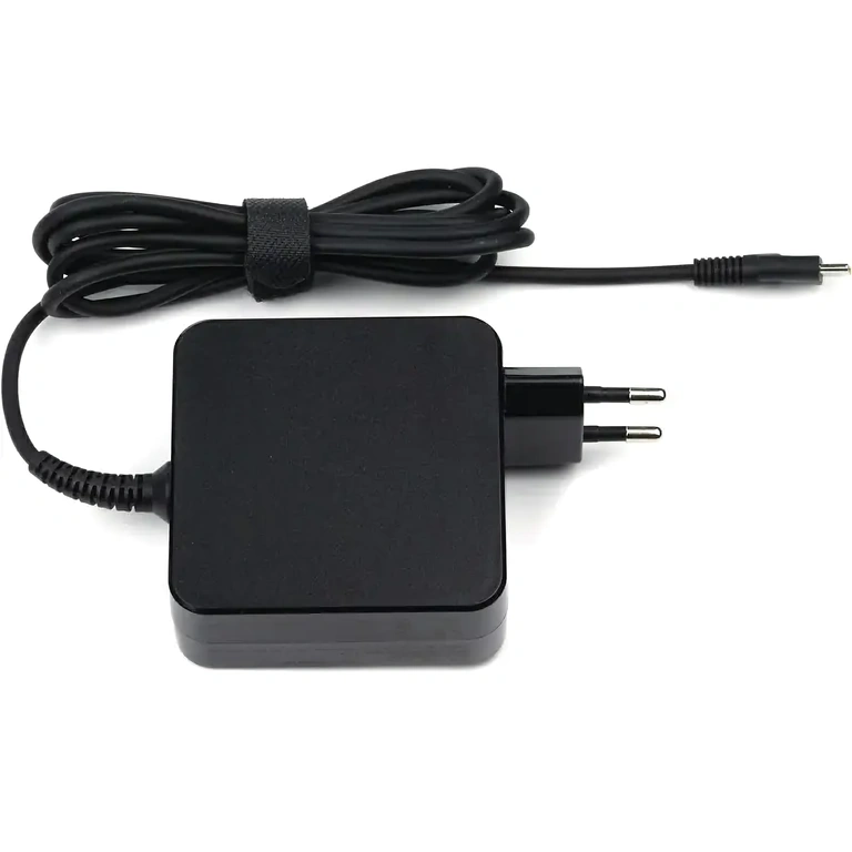 USB-C oplader med multiple beskyttelser USB-C oplader med overspændings- og kortslutningsbeskyttelse