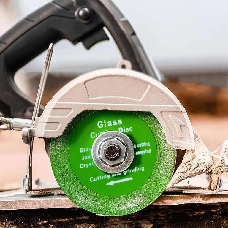 Kompatibel med vinkelsliber Klingen monteret på en standard vinkelsliber