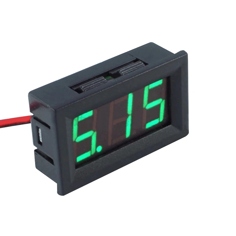 Bagsiden af digitalt panel voltmeter 5V-120V DC Detaljeret visning af bagsiden af 5V-120V digitalt panelvoltmeter, med synlige forbindelser og komponenter