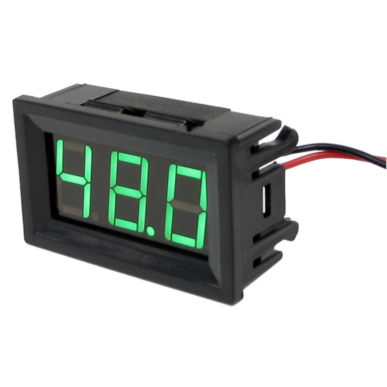 Digitalt panel voltmeter 5V-120V DC – tændt Digitalt panelvoltmeter 5V-120V i drift, viser jævnspænding