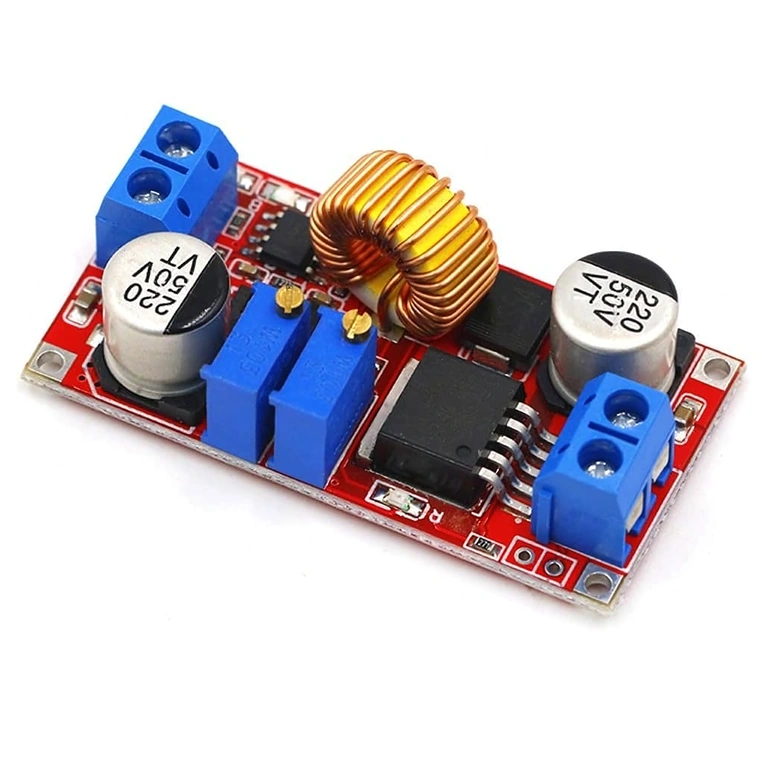 Detaljevisning af XL4015 chip på step-down modul