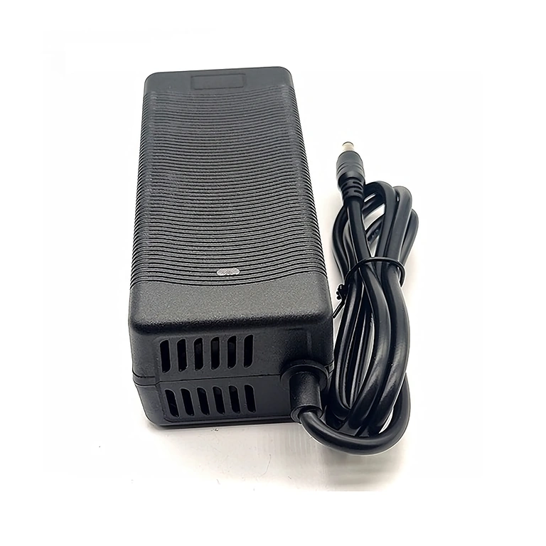 36V–42V 3A oplader med høj effektivitet og lavt energiforbrug