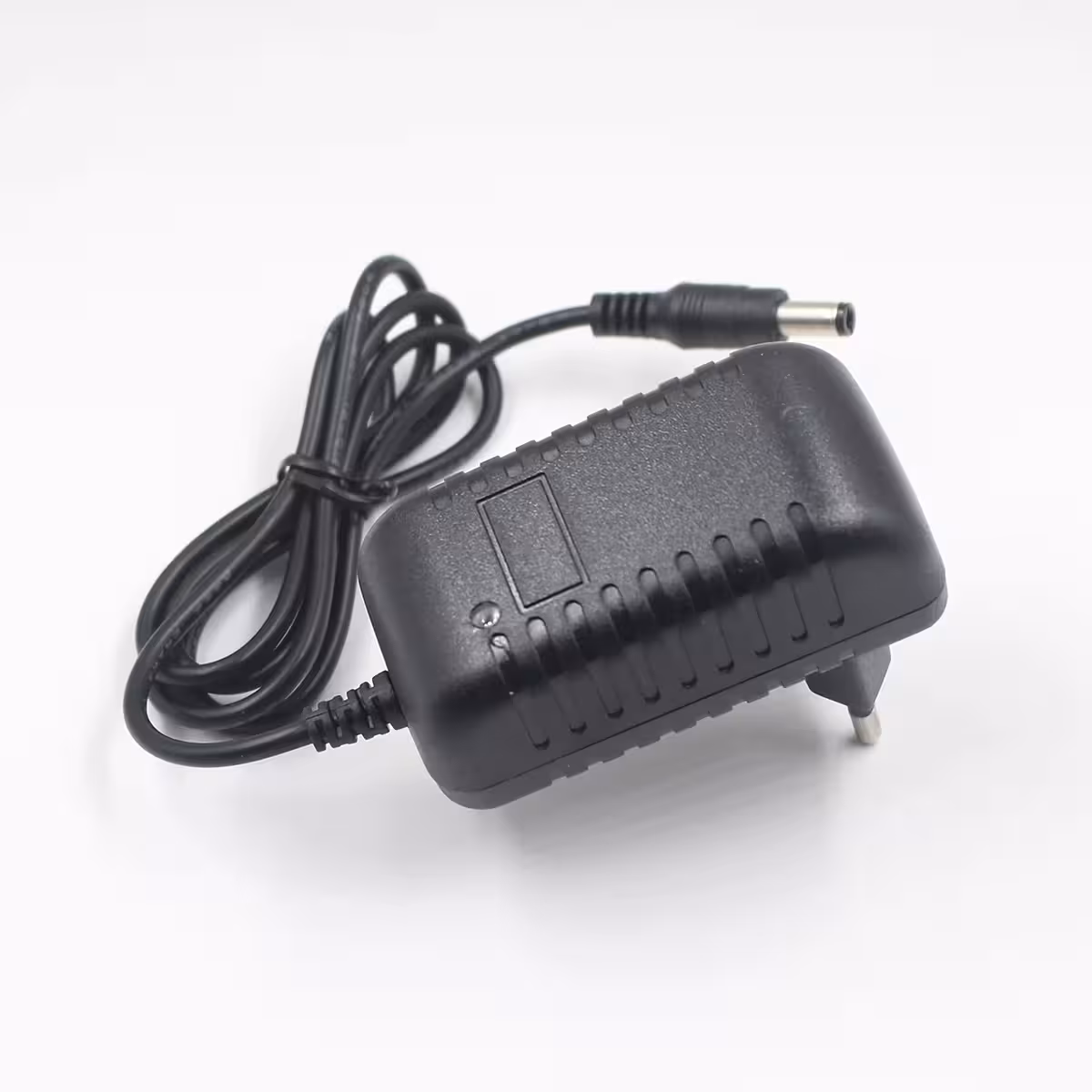 LiFePO4 oplader med rød/grøn LED-indikator for opladningstilstand