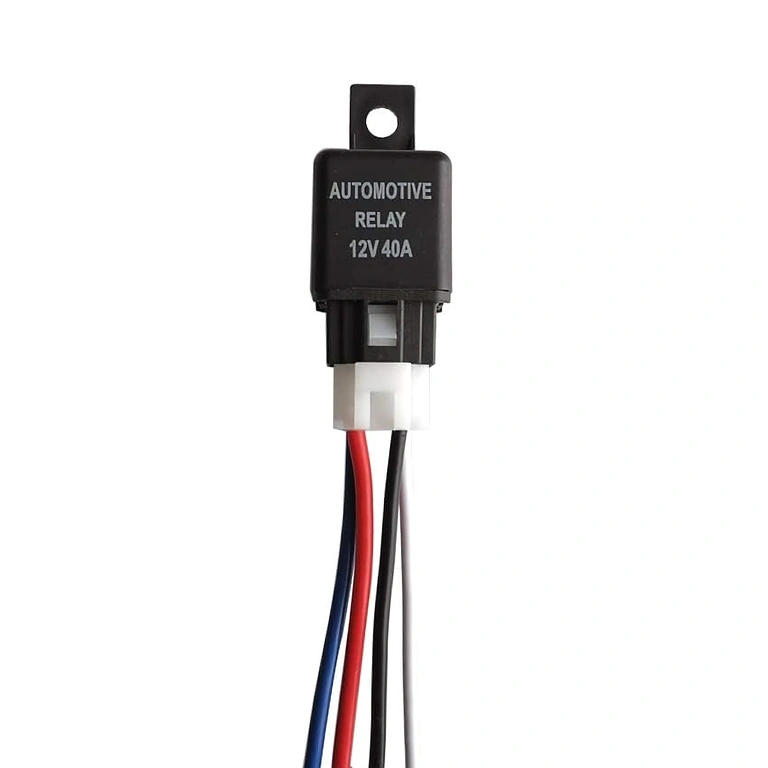 12V bilrelæ 4-polet 40A med sokkel – klar frontvisning
