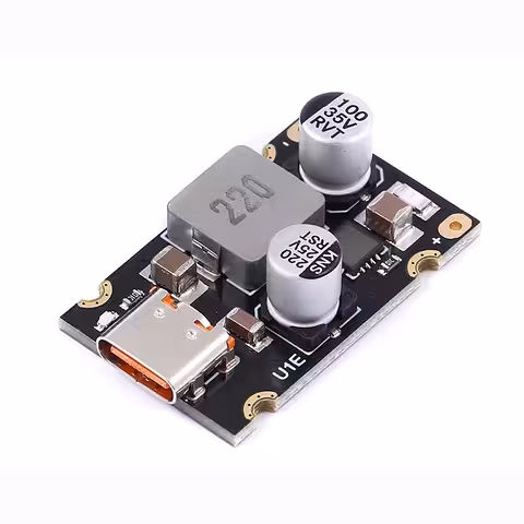 Set fra forsiden af USB-C PD 65W-modulet med stik