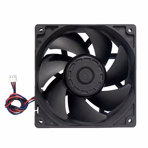 Forreste udsigt af 120x120mm 24V aksialventilator