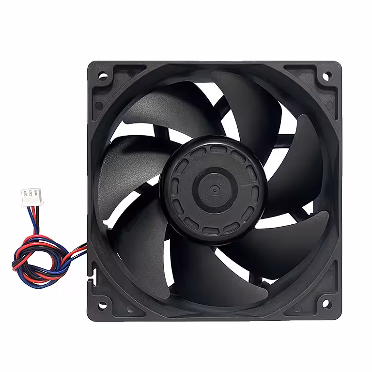 Forreste udsigt af 120x120mm 24V aksialventilator